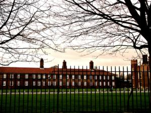 2024年女生就业前景良好的十大专业